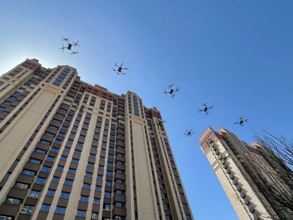 大疆无人机辅助高层建筑灭火